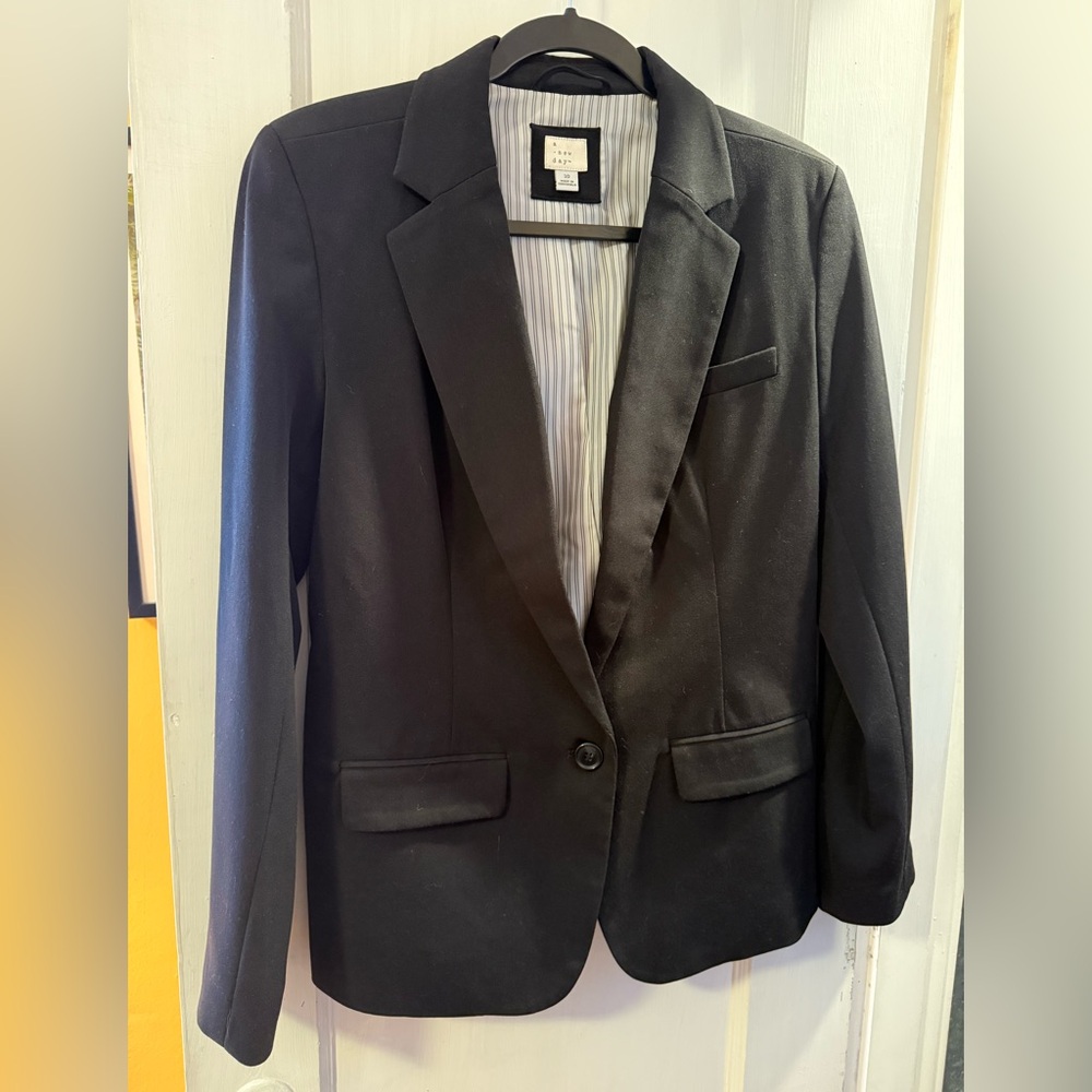 Black One-Button Blazer (Women’s Size 10)